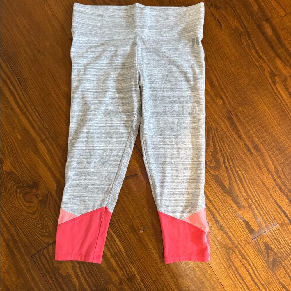 Victoria's Secret Yoga Capri Leggings in Gray and Pink Coral Euc M medium